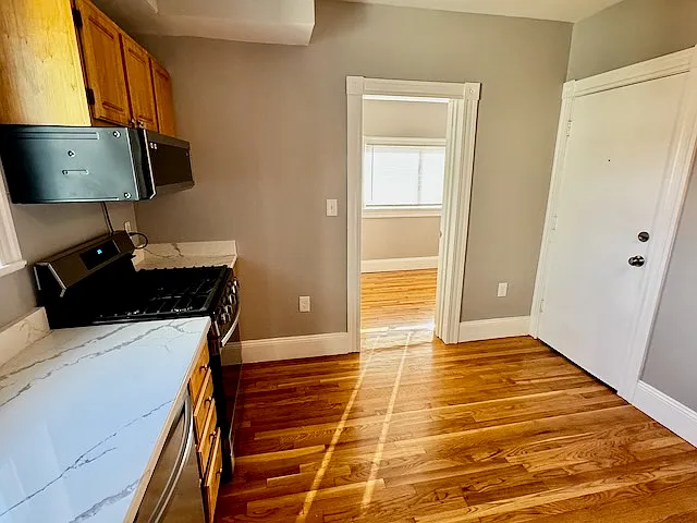 4 bed, 1.5 bath, 1200 sqft, $3,100 — Photo 2