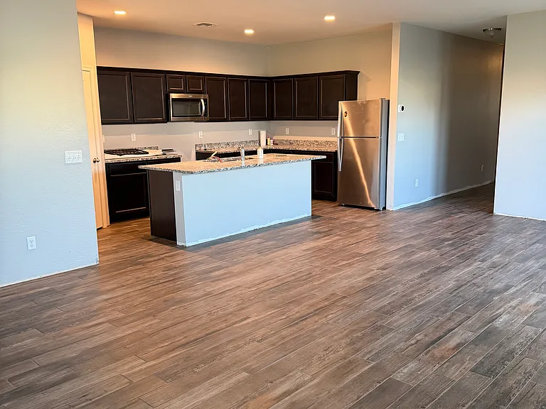 20001 W Woodlands Ave — Photo 5