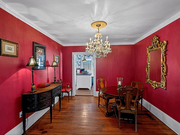 5th image of 704 Carn St