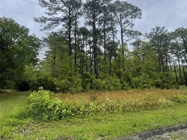 879 Harkers Island Rd, Beaufort, NC 28516
