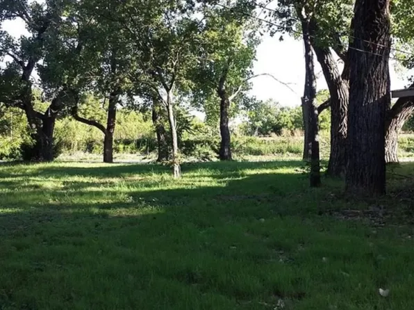 113 W Kyle St, Bangs, TX 76823