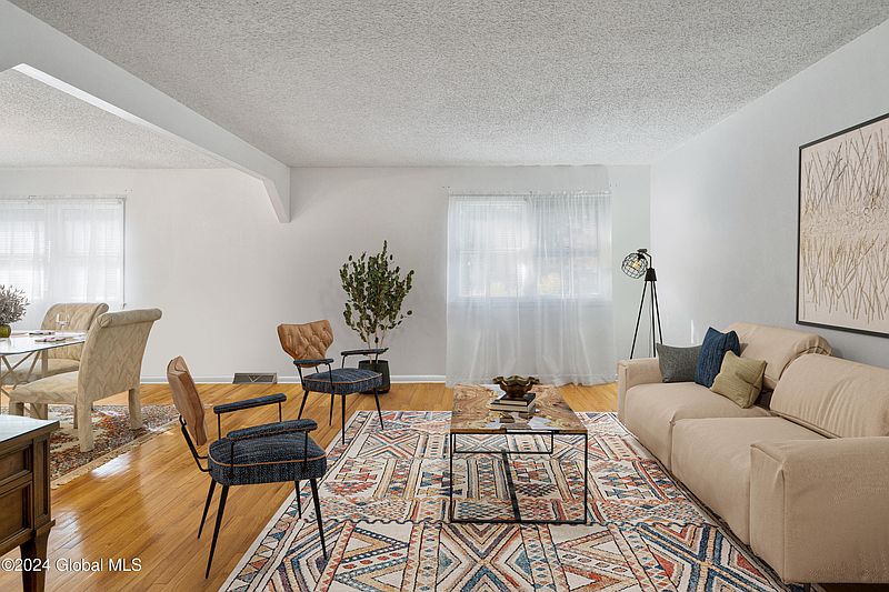 3rd image of 35 Tieman Road