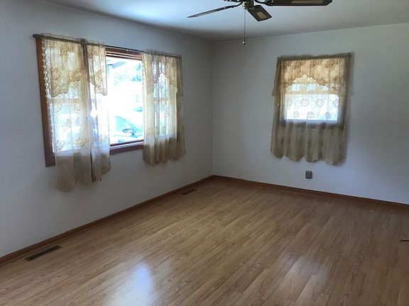 4th image of 1114 Colonial Dr