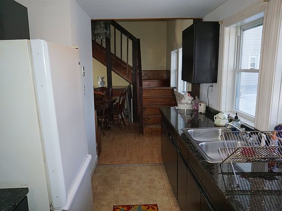 5th image of 803 Hudson Ave