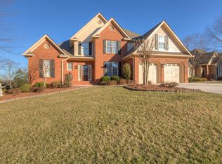 11196 Captains Cove Dr, Soddy Daisy, TN 37379