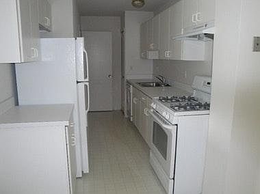 3rd image of 50697 Jefferson Ave