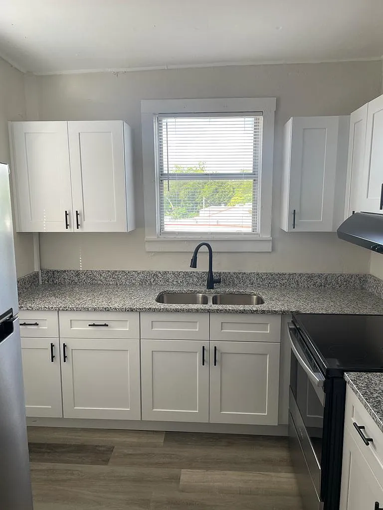 2 bed, 1000 sqft, $1,300 — Photo 2