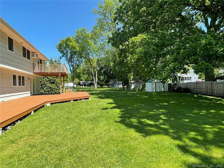 98 Soundview Dr — Photo 5