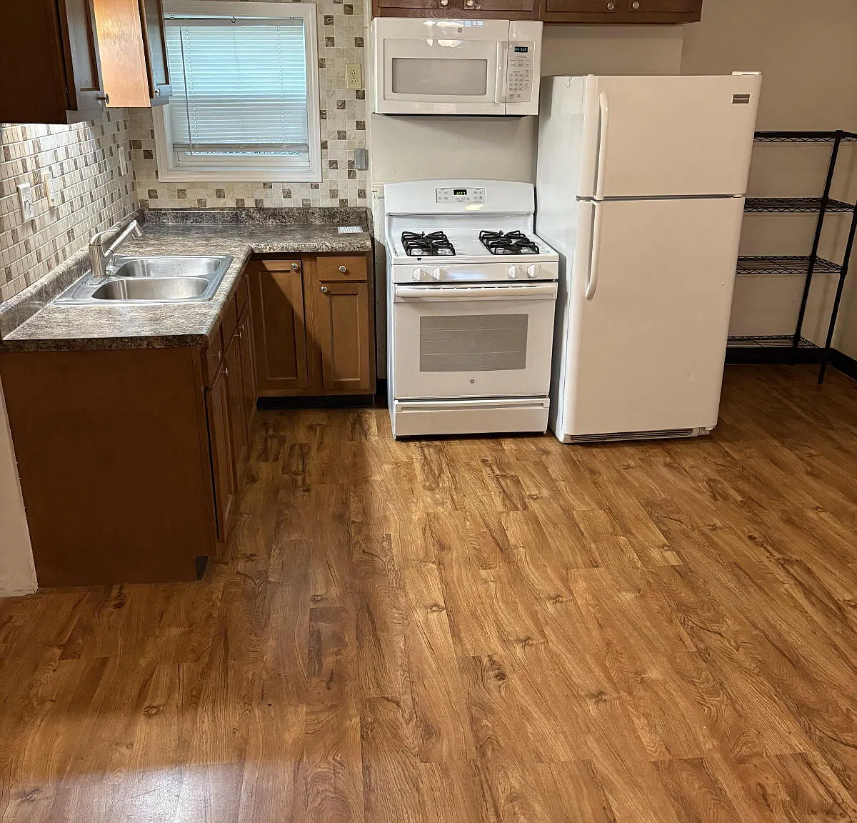 2 bed, 1.0 bath, 900 sqft, $1,000 — Photo 3