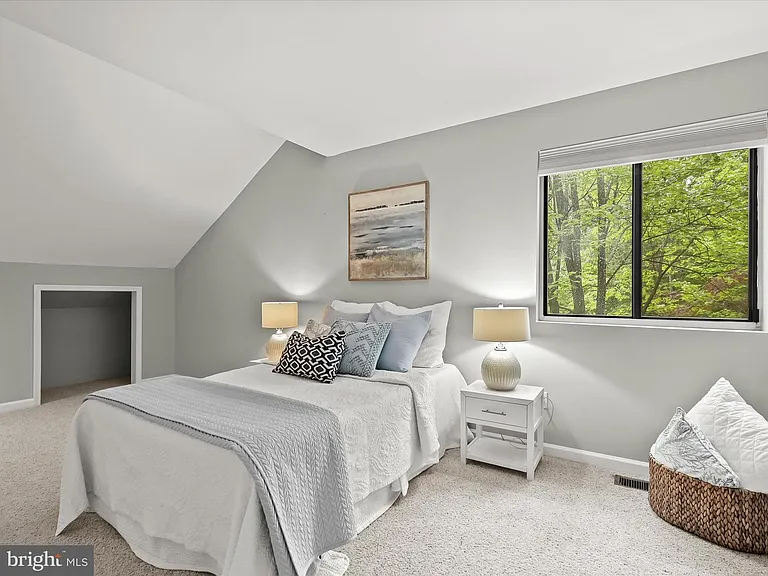 285 Michener Ct E — Photo 10