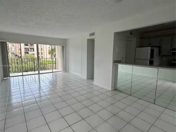 8897 Fontainebleau Blvd APT 208, Miami, FL 33172