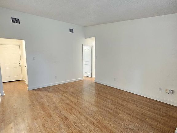 4th image of 8005 Creekmere Ln