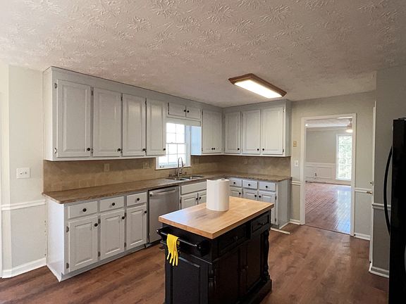 5th image of 330 Rockmoor Trl NE
