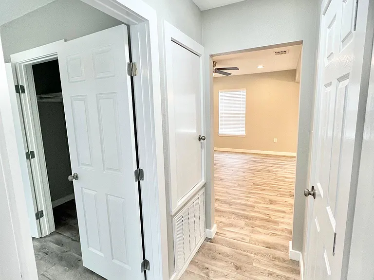 2035 Waverly Ave — Photo 6