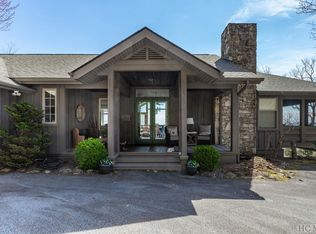 562 Panther Rdg, Lake Toxaway, NC 28747