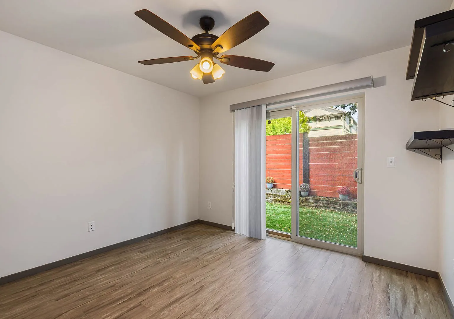 Modern Seattle Townhome with Garage, Fenced Yard & Primary Suite — Photo 3