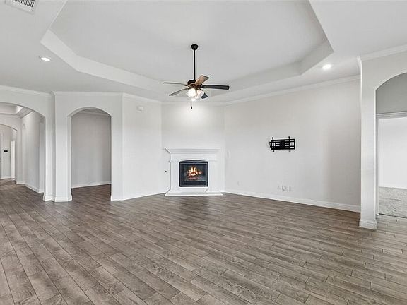 3rd image of 2513 Loudon St W