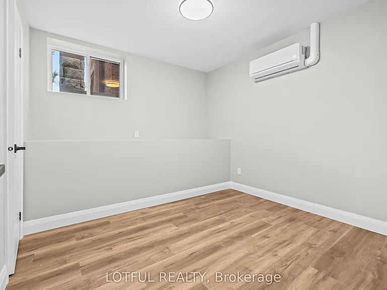 516 Tweedsmuir Ave #D — Photo 17