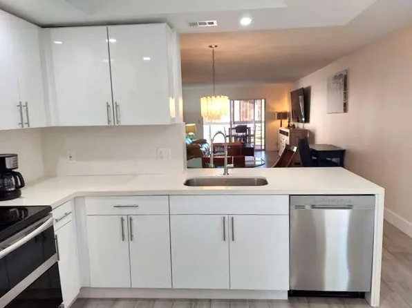 2903 Victoria Cir, Pompano Beach, FL 33066