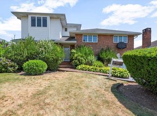 41 Whitman Ave, Syosset, NY 11791