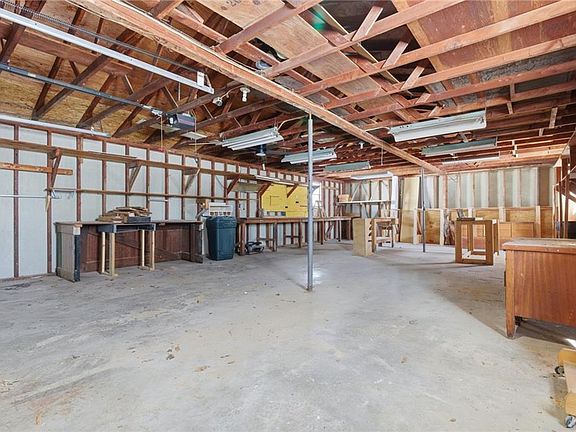 5th image of 6924 NE 54th St