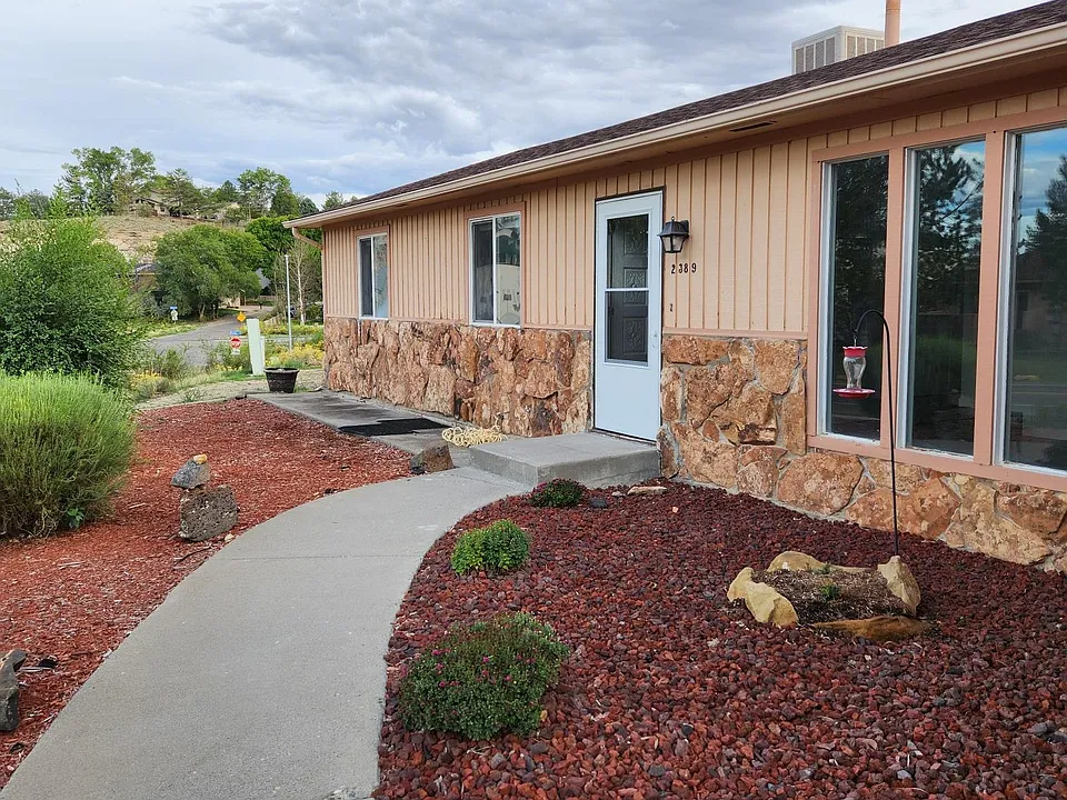 2389 Ridge Circle Dr