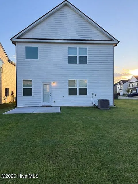 3 bed, 2.5 bath, 1663 sqft, $2,150 — Photo 3