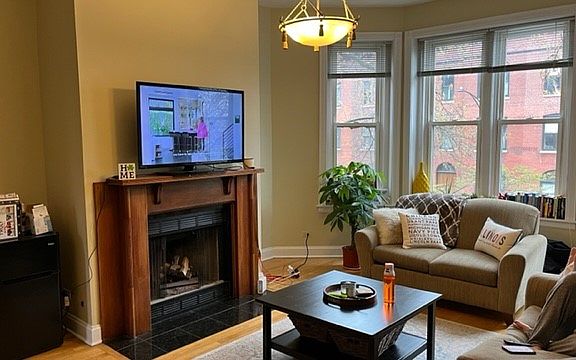 2nd image of 856 W Fullerton Ave #2
