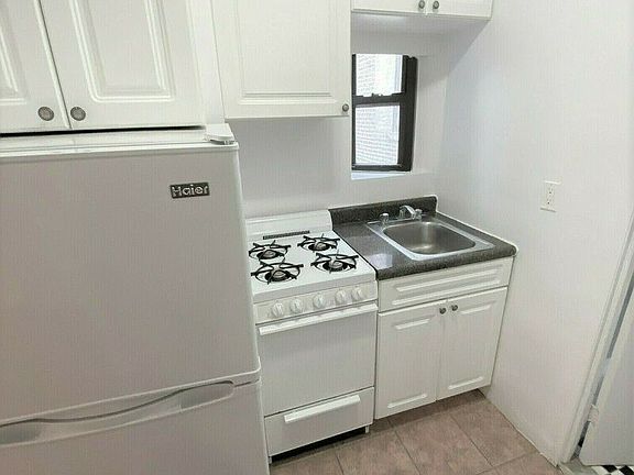 2nd image of 302 E 38th St APT 4C
