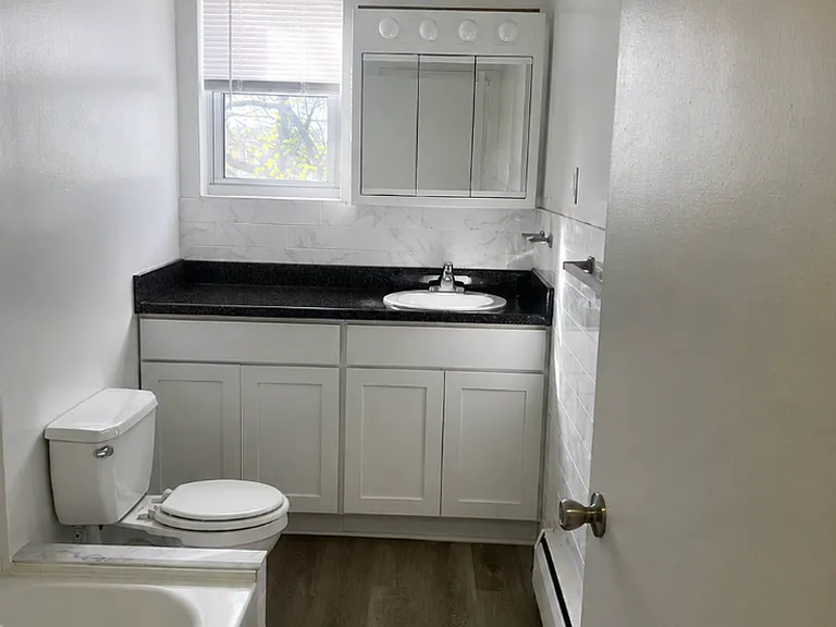 Colonial Point Apartments — Photo 19