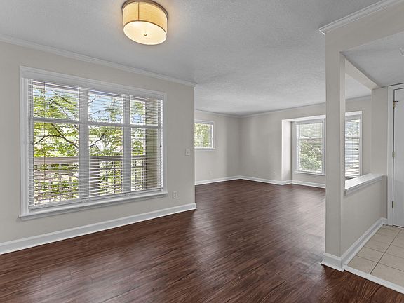 3rd image of 1011 Nicholwood Dr APT 209