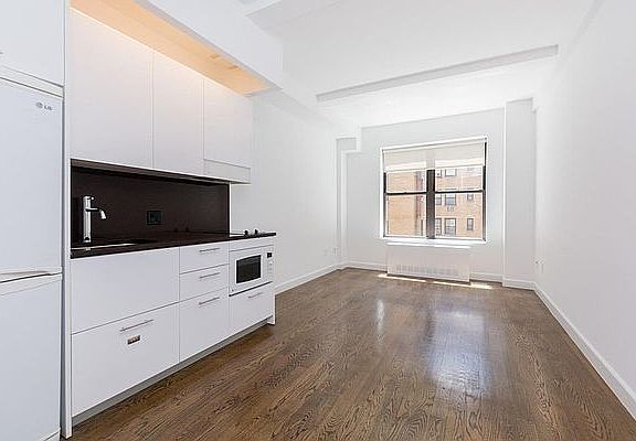 3rd image of 212 W 91st St APT 1538