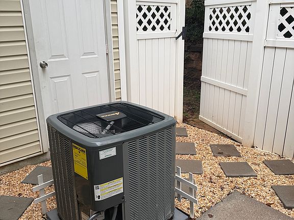 4th image of 225 Pawley Ave