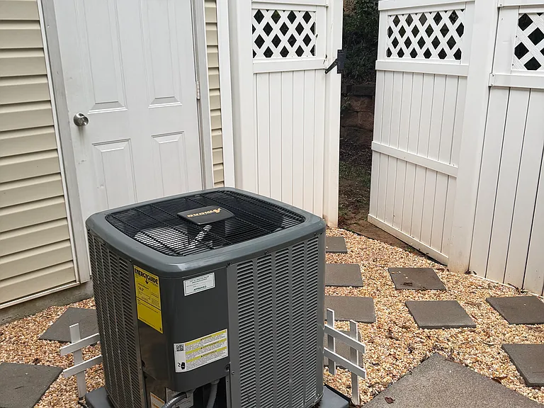 225 Pawley Ave — Photo 4