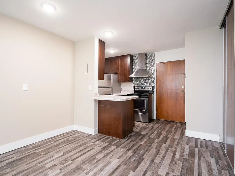 RIVERSIDE FLATS — Photo 9
