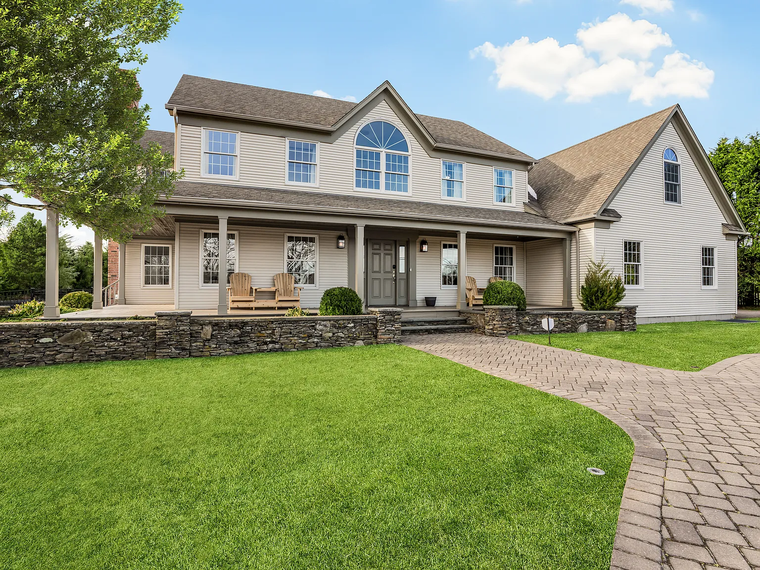 Expansive North Fork Estate on almost 3 Acres, Close to Vineyards — Photo 4
