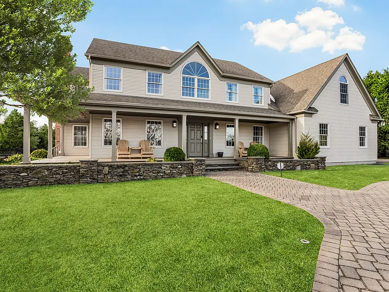 425 Jacobs Ln — Photo 4