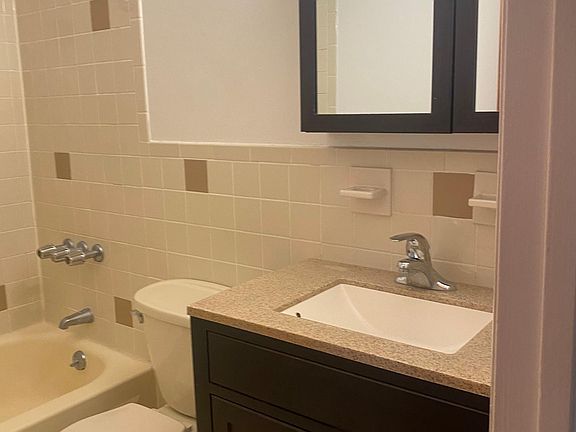 3rd image of 233 E 234th St #3