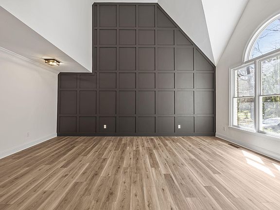 5th image of 2117 Carriage Way