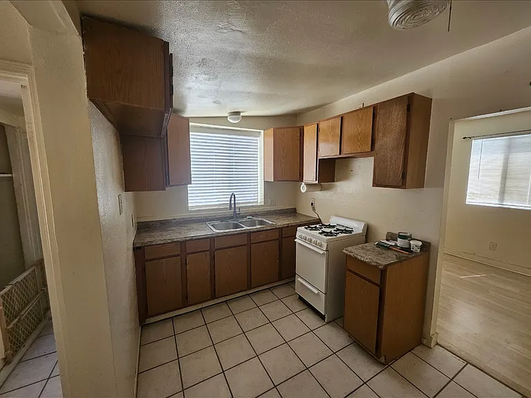 4270 Center St — Photo 7