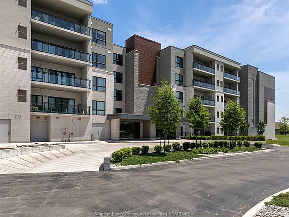 2nd image of 250 Manning Rd #306