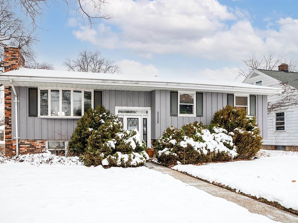 1st image of 2229 W Callender Ave