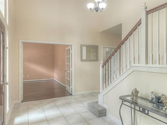 4th image of 2518 Princeton Dr