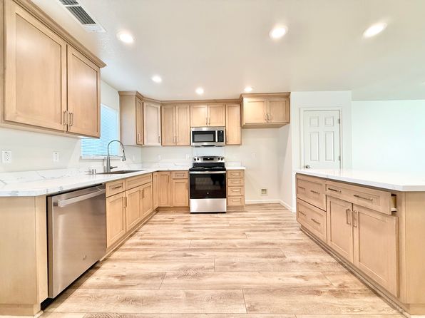 437 Lynette Pl APT B