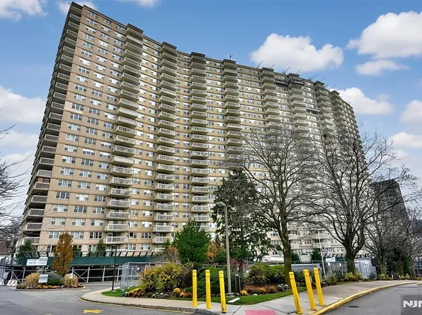 555 North Ave APT 8N, Fort Lee, NJ 07024