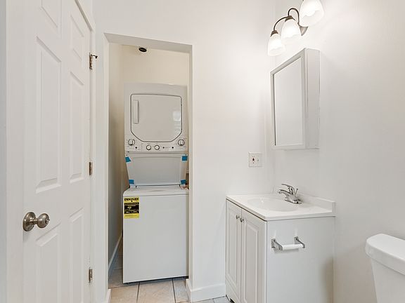 3rd image of 374 Orchard St APT 1