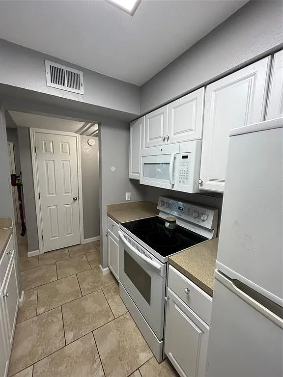 1 bed, 1.0 bath, 578 sqft, $1,100 — Photo 2