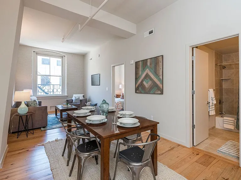 1200 Walnut St — Photo 6