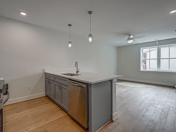 2nd image of 4028 Macarthur Ave #4