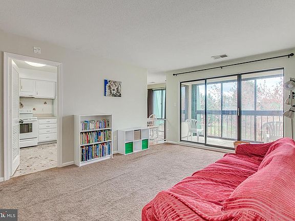 3rd image of 1016 Brinker 301 Dr